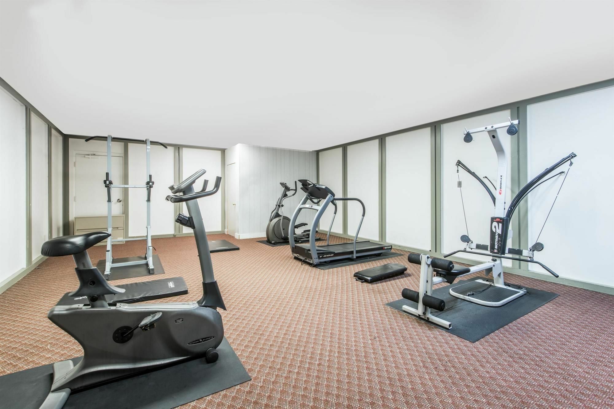 Howard Johnson By Wyndham Kitchener Conestoga Extérieur photo