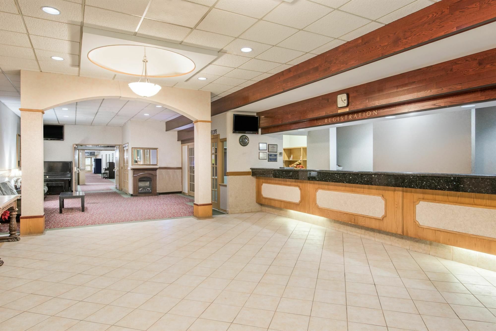 Howard Johnson By Wyndham Kitchener Conestoga Extérieur photo